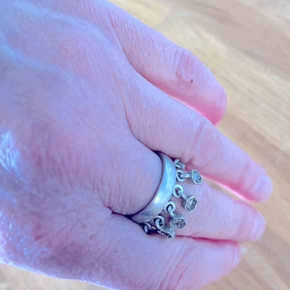 Silver ring - Picture 2 of 3